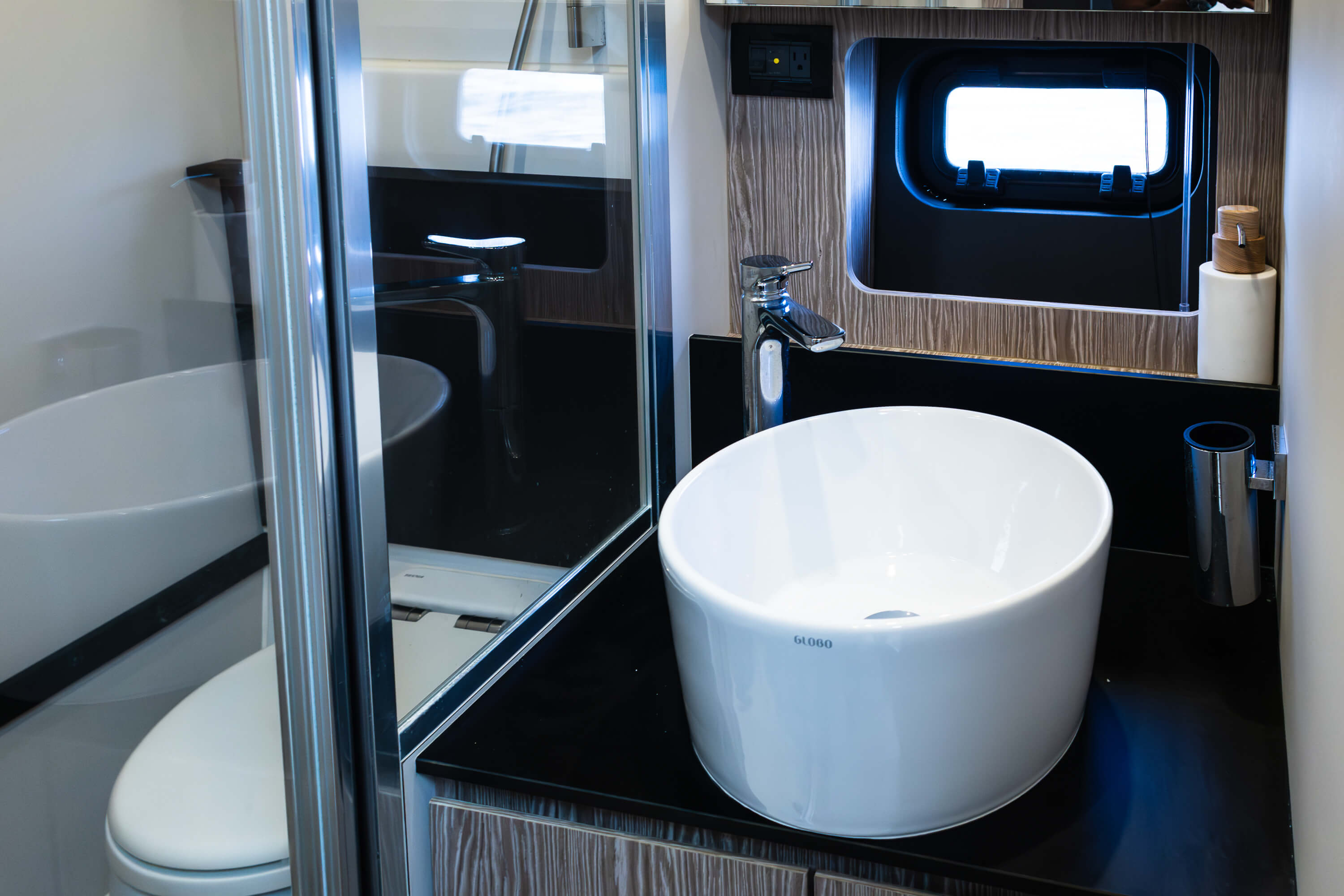 Yacht Photo 38
